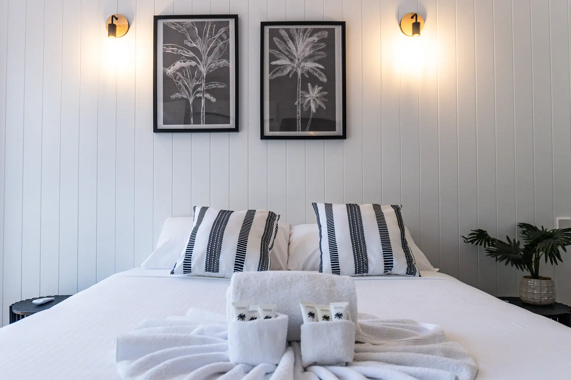 Queen Room central motel mooloolaba room overview 3