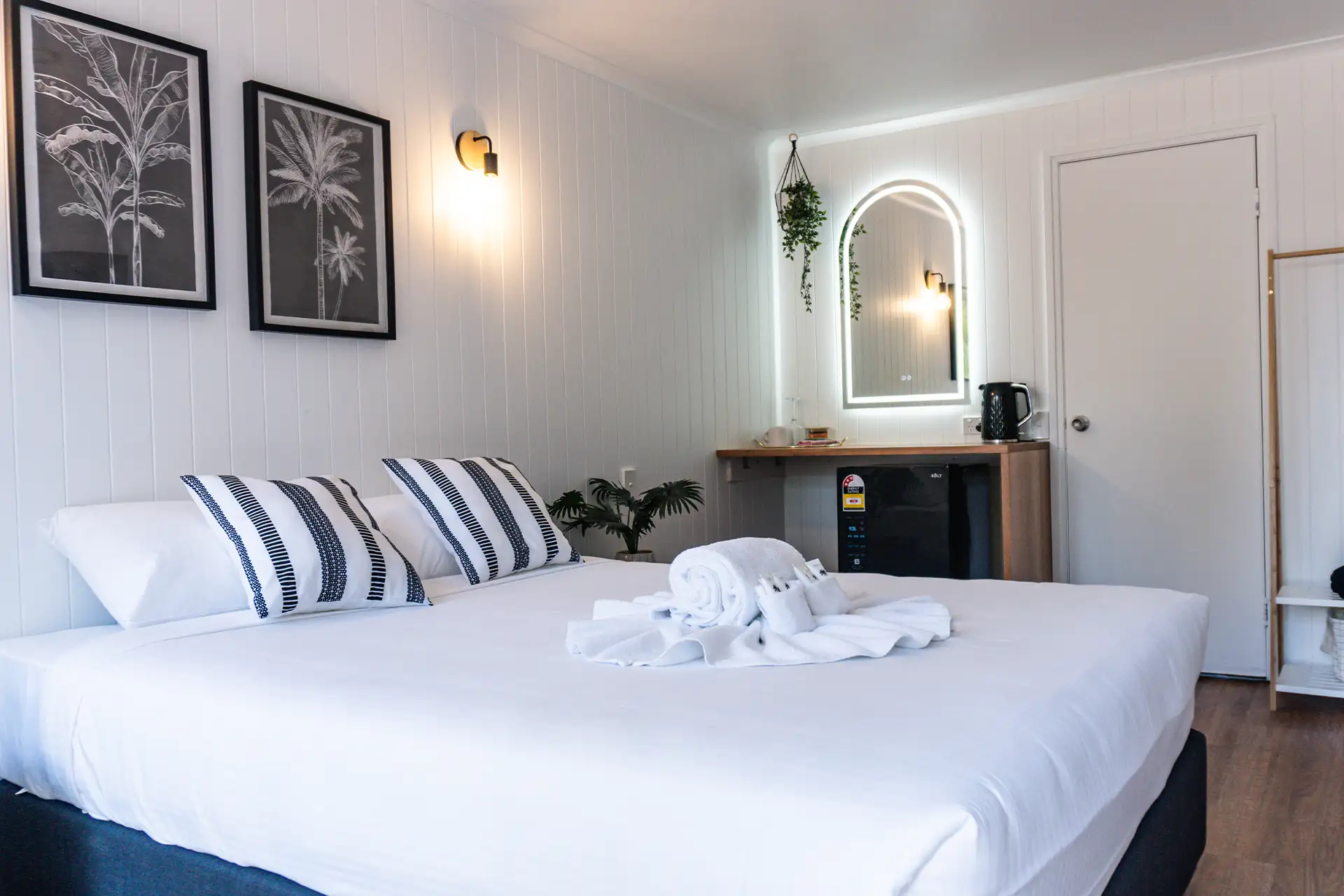 Queen Room central motel mooloolaba room overview